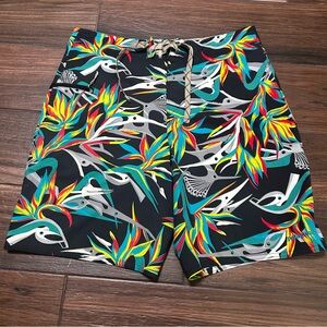 Patagonia 31 Waist Men’s Board Shorts‎ 9” Inseam Black Bird Design Pocket